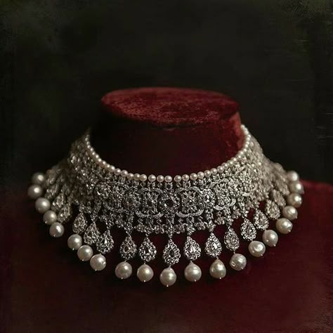 Modern jewelry Sabyasachi Lehenga, Sabyasachi Jewellery, Indian Bridal Jewelry Sets, Jewelry Set Design, Indian Jewellery Design Earrings, Bridal Fashion Jewelry, Wedding Jewellery Collection, Indian Jewelry Sets, Diana Spencer