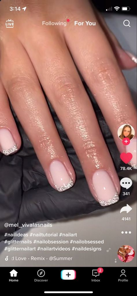 Glitter French tip with pink nude French Glitter Tips Nails, Biab Gel Nails Glitter, Glitter French Tips Short Nails, Short Nails With Glitter Tips, Pink Nail Glitter Tip, French With Glitter Tip, Glitter Tipped Acrylic Nails, Pink Nails With Sparkle Tips, Glitter Pink Tip Nails