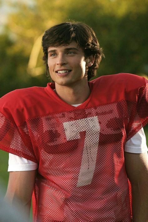 Clark Kent Smallville, Smallville Clark Kent, Tom Welling Smallville, Disney Channel Original Movies, Football Movies, Beau Mirchoff, Noah Centineo, Disney Channel Original, Tom Welling