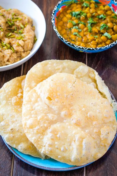 Halwa Puri, Masala Chai Recipe, Pakistani Desserts, Poori Recipe, Chole Masala, Pakistani Dishes, Puri Recipes, Breakfast Platter, Chai Recipe