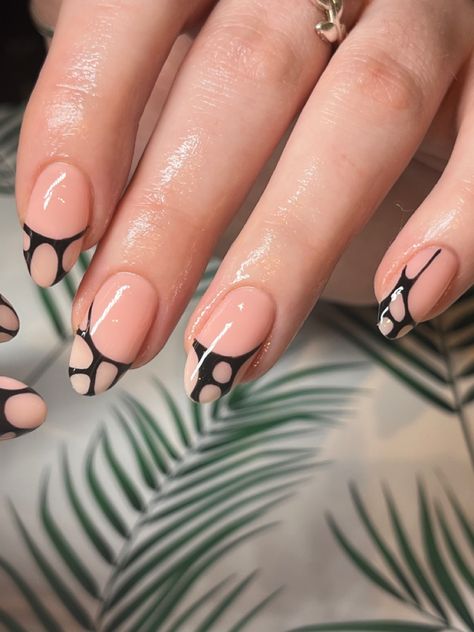 Wavy Nail Design, Nail Inspo Oval, Abstract Nail Art Designs, Black Cat Nails, Abstract Nail Designs, Space Nail Art, Edgy Nail Art, Negative Space Nail Art, Line Nail Art