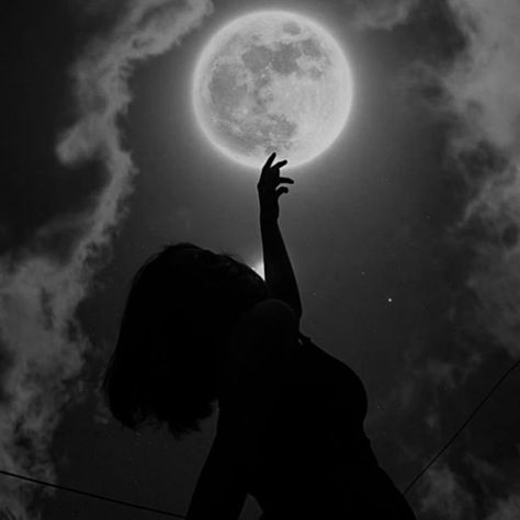 Moon Woman Aesthetic, Moon Aesthetic Pfp, Mysterious Pfps, Deep Pfp, Space Aesthetic Pfp, Star Core Aesthetic Pfp, Moon Pfp Aesthetic Dark, Black Aesthetic Pfps, Witch Pfp Aesthetic Dark