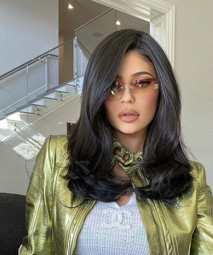 Kylie Jenner Haircut, Kylie Jenner Short Hair, Kylie Hair, Jenner Hair, Kylie Jenner Hair, Shoulder Hair, Haircuts For Medium Hair, Chanel Accessories, Short Hair Haircuts