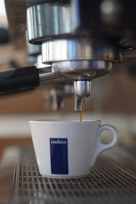 lavazza #coffee Food From Different Countries, Lavazza Espresso, Lavazza Coffee, Order Coffee, Cappuccino Maker, Cappuccino Machine, Cappuccino Coffee, How To Order Coffee, Food Drink Photography