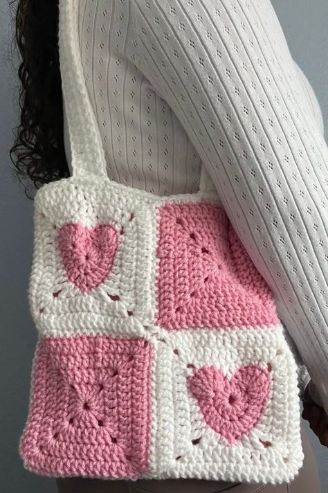 40s Mode, Purses Patterns, Crochet Heart Pattern, Beginner Crochet Tutorial, Mode Crochet, Crochet Business, Crochet Clothing And Accessories, Crochet Design Pattern, Crochet Handbags Patterns