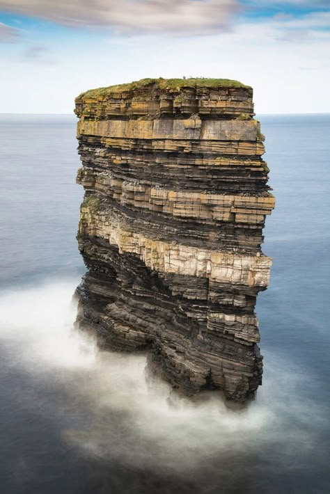 350 million years in one picture Hiking Photography, Nature Artists, Geology Rocks, Ocean Rocks, One Picture, Rock Formations, Stone Rocks, Fantasy Landscape, Planet Earth