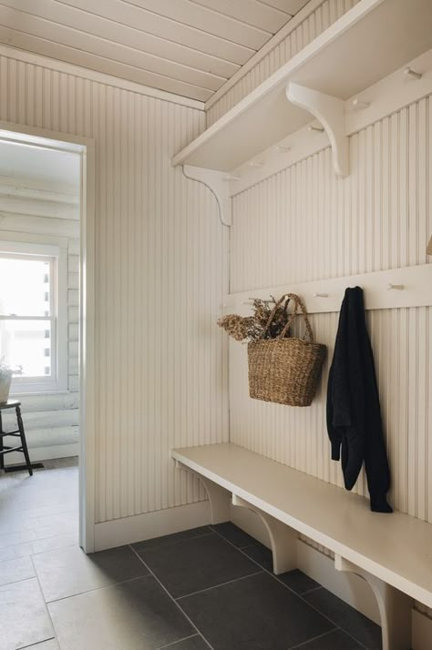 12 Jean Stoffer Mudrooms Big on Style - Design Chic Jean Stoffer Design, Laundry Room/mudroom, Mudroom Entryway, Mudroom Laundry Room, Mudroom Design, Mudroom Laundry, Laundry Mudroom, Mud Rooms, Casa Vintage