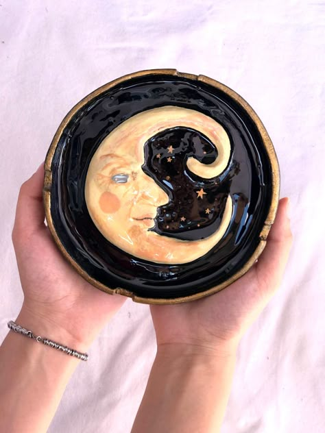 Moon Ashtray Clay, Clay Astray, Witchy Air Dry Clay Crafts, Clay Jewellery Dish, Air Dry Clay Ashtray Ideas, Moon Clay Art, Air Dry Clay Moon, Air Dry Clay Ashtray Diy, Air Dry Clay Ideas Aesthetic