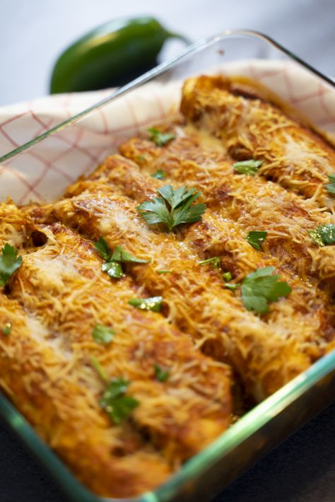 The perfect twist on a classic Mexican staple, these crab enchiladas are a surefire way to pleasantly surprise your guests with a healthy serving of seafood! – Kristin Crab Enchiladas Recipe, Crab Enchiladas, Seafood Enchiladas, Breakfast Enchiladas, Vegetarian Enchiladas, Favorite Dinner, Favorite Recipes Dinner, Crab Recipes, Tex Mex Recipes