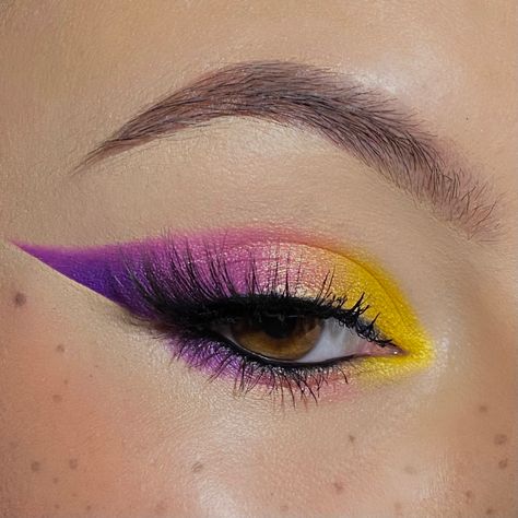 Purple Yellow Eye Makeup, Yellow And Purple Eye Makeup, Creative Eye Makeup Purple, Yellow Pink Purple Eyeshadow, Purple And Yellow Eyeshadow Looks, Purple Yellow Eyeshadow, Purple And Yellow Makeup Looks, Revolution Birds Of Paradise Looks, Purple And Yellow Eyeshadow