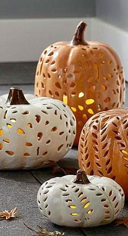 Farmhouse Pumpkin Carving, Clay Home Decor Ideas, Fall Pottery, Halloween Pottery, Elegant Halloween Decor, Office Halloween, Pumpkin Stencils, Classy Halloween Decor, Ceramic Halloween