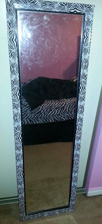 DIY Zebra print mirror. $6.00 printed ducktape from Michael's. Soooo incredibly easy!! You can do this with anything! :) Zebra Room Decor, Zebra Print Bedding, Zebra Bedroom, Zebra Room, Print Mirror, Zebra Decor, Animal Print Decor, Tape Pattern, African Decor