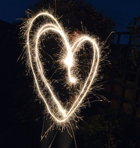 Creative photography ideas: create light trails with sparklers. http://www.digitalcameraworld.com/2013/12/29/creative-photography-ideas-create-light-trails-with-sparklers/ Light Trail Photography, Shape Photography, Sparkler Photography, Shutter Speed Photography, Light Painting Photography, Light Writing, Camera World, Long Exposure Photography, Light Trails