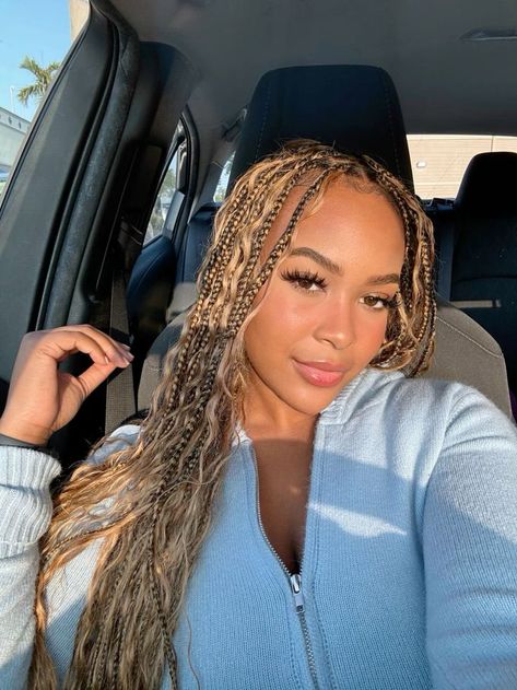 Light Colored Knotless Braids, Blonde Knotless Twists, Braids Throughout Hair, Boo Hoo Braids, Light Brown Knotless Braids With Curls, Honey Blonde Goddess Box Braids, Light Boho Braids, Knotless Goddess Braids Medium, 27 Boho Knotless Braids