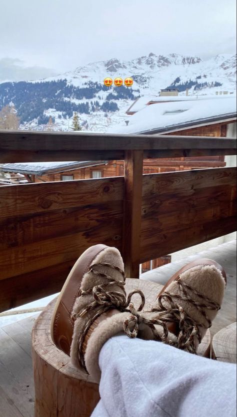 Chloe Moon Boots Outfit, Chloe Moon Boots, Switzerland Life, Kendall Jenner Winter Outfits, Underconsumption Core, Swiss Alps Skiing, Ski Italy, Moon Boots Outfit, Snow Boots Outfit