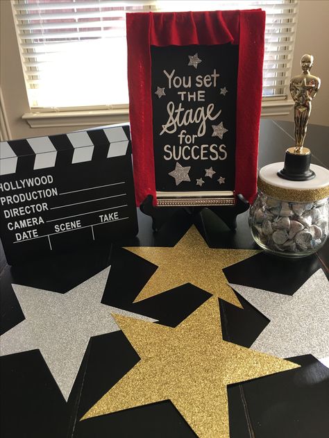 Hollywood Theme Fundraiser, Set The Stage For Success Theme, Awards Party Decorations, Drama Themed Party, Award Theme Party Ideas, Classroom Awards Decorations, Hollywood Decorations Diy, Banquet Theme Ideas School, Teacher Appreciation Decorations Ideas