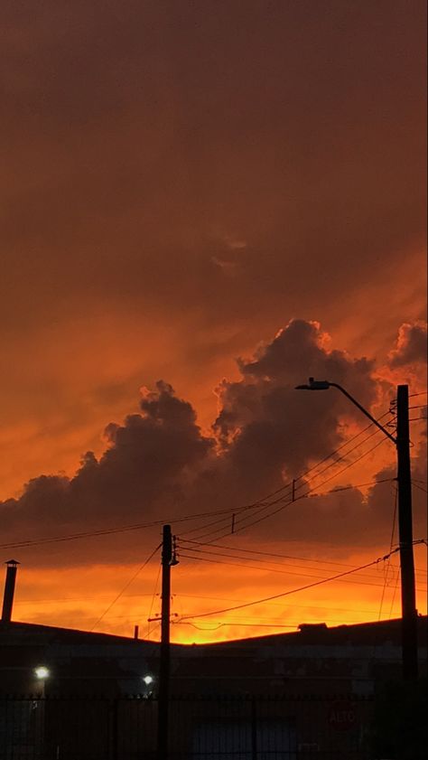 Ugly Sky Pics, Orange Hour Aesthetic, Orange Asthetics Photos, Orange + Core + Aesthetic, Orange Sky Aesthetic, Orange Sunset Aesthetic, Orange Hour, Orange Sunsets, Orange Core