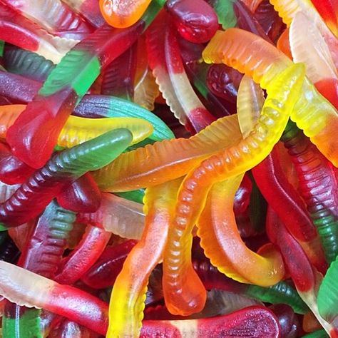 Gummy Worms Aesthetic, Gummy Aesthetic, Lore Aesthetic, Freakshakes Recipe, Jelly Worms, Early Bird Catches The Worm, Sour Worms, 100 Aesthetic, Gummy Worm