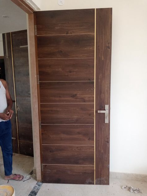 Ply Doors Design, Plywood Gate Design, Door With Golden Strip, Flash Door Design Sunmica, Door Sunmica Design, Flush Door Design Modern Sunmica, Sunmica Door Designs, Flush Doors Design Modern, Mica Door