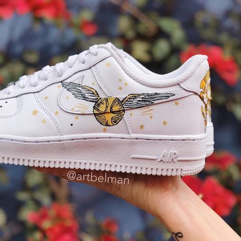 8c01a75941549a705cf7275e41b21f0ddesc52874956ri Harry Potter Shoes, Stile Harry Potter, Harry Potter Accessories, Custom Sneakers Diy, Harry Potter Room Decor, Custom Painted Shoes, Custom Shoes Diy, White Nike Air, Harry Potter Images