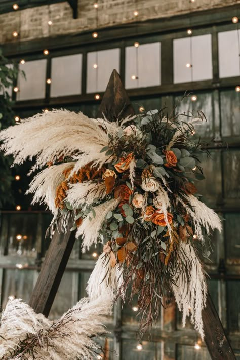 Fall Boho Floral Arrangements, Western Style Wedding Centerpieces, Boho Arch Floral Arrangements, Western Wedding Flower Arrangements, Western Boho Floral Arrangements, Wedding Grey, Cafe Wedding, Fall Wedding Color Schemes, Western Themed Wedding