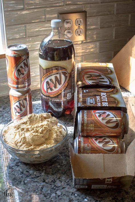 Root Beer Float Cookie Ice Cream Sandwiches Root Beer Ice Cream Recipe, Root Beer Aesthetic, Root Beer Cookies, A&w Root Beer Float, Root Bear, Soda Float, Cookie Ice Cream Sandwiches, Beer Ice Cream, Sherbet Ice Cream