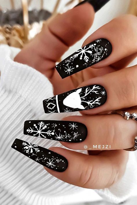 27. Black Christmas Nails Christmas Holiday is on its way and the season to appreciate all the beautiful things,  such as Christmas decorations, gifts... Christmas Snowflakes Nails, Black And White Nail, Winter Nails Acrylic, Christmas Gel Nails, Snowflake Nails, Nails 2021, Christmas Nails Acrylic, Nails 2020, White Nail