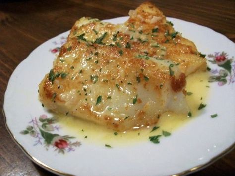 Butter Baked Cod, Baked Cod Recipes, Pan Fried Fish, Baked Cod, Cod Recipes, Lemon Butter Sauce, Fish Dinner, Baked Fish, Think Food