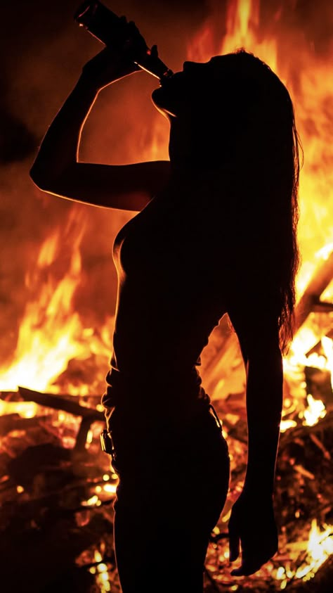 Revenge Body Photoshoot, Fireside Photoshoot, Burning Dress Photography, Breakup Revenge Photoshoot, Revenge Pics Ideas, Dress Burning Photoshoot, Break Up Photoshoot Poses, Fantasy Bouidor Photography, Party In The Woods Aesthetic