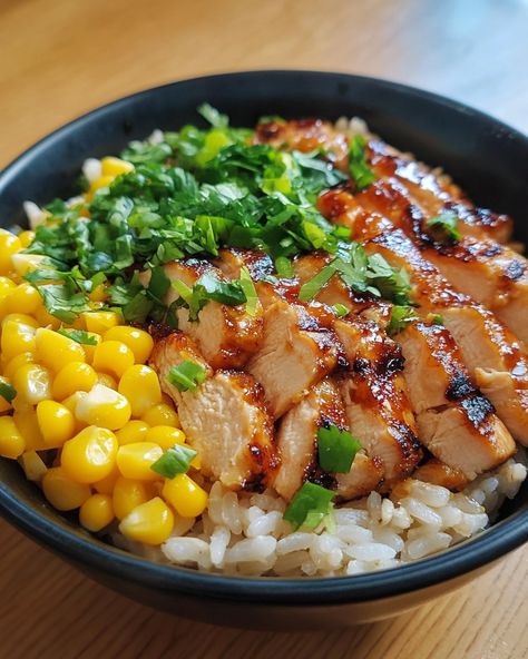 🌽 Street Corn Chicken Rice Bowl 🍗 A flavorful combination of juicy chicken, creamy street corn, and seasoned rice for a delicious, satisfying meal! Ingredients: 1.5 lbs (about 4) boneless, skinless chicken breasts 1 tablespoon olive oil 1 teaspoon chili powder 1 teaspoon cumin ½ teaspoon garlic powder ½ teaspoon paprika Salt and pepper, to taste 1 cup rice (jasmine or white) 2 cups chicken broth (or water) 1 cup frozen corn kernels ¼ cup mayonnaise 2 tablespoons sour cream ½ cup cotija or ... Jasmine Rice Meals, Creamy Street Corn, Street Corn Chicken, Rice With Corn, Chicken Rice Bowl, Rice With Chicken, Corn Chicken, Seasoned Rice, Food Babe