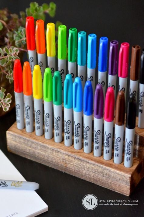 Remodelando la Casa: 20 Craft Room Organization & Storage Ideas#more#more Sharpie Storage, Craft Room Organization Storage, Sharpie Projects, Diy Organizer, Sharpie Crafts, Diy Pencil, Dream Craft Room, Sharpie Marker, Organization Storage