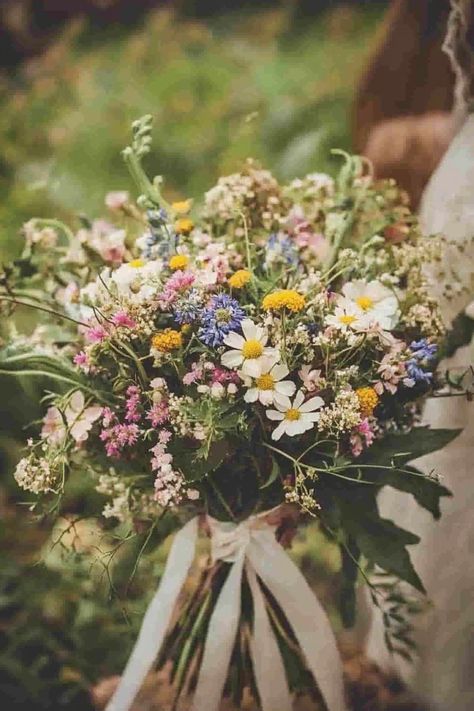 These 25 DIY wildflower bouquets are perfect for boho or rustic weddings! Create unforgettable wedding florals with these simple guides. Click to see them all! #bohoDIY #wildflowerbouquets #weddingideas Irish Wildflower Bouquet, Wildflower Bouquet Embroidery, Dried Wildflower Bouquet, Wildflower Bridesmaid Bouquet, Simple Wildflower Bouquet, Wild Flower Wedding Bouquet, Wildflower Bouquet Wedding, Daisy Wedding Bouquet, Daisy Bouquet Wedding