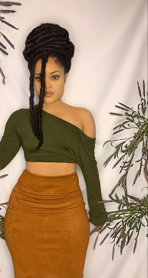 Faux Locs Outfits Style, Rihanna Jumbo Locs, Riri Locs Hairstyle, Riri Locs, Rihanna Locs, Jumbo Locs, Jumbo Faux Locs, Slay Hairstyles, Dreadlocks Styles