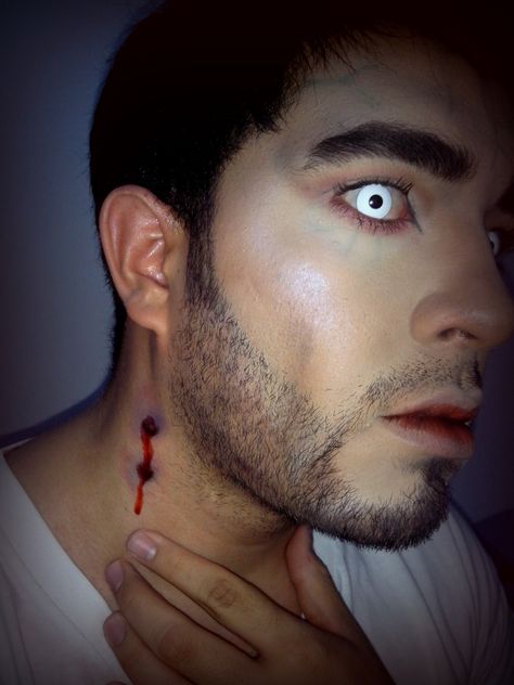 #Vampire #Makeup #Male #Orginal #Halloween Male Vampire Makeup, Easy Vampire Makeup, Vampire Makeup Tutorial, Vampire Ideas, 40s Makeup, Haunt Makeup, Vampire Makeup Looks, Scarecrow Makeup, Male Vampire