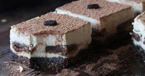 This Rawsome Vegan Life: RAW VEGAN TIRAMISU with VANILLA CREAM & COFFEE LADYFINGERS Deserturi Raw Vegan, Vegan Tiramisu, Raw Vegan Desserts, Raw Cake, Raw Desserts, Raw Vegan Recipes, Piece Of Cake, Vegan Dessert Recipes, Vegan Treats