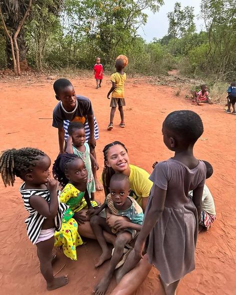 Africa Mission Trip, Paola Locatelli, Children In Africa, Trip Aesthetic, Volunteer Travel, Mission Work, Volunteer Work, Missions Trip, Gap Year