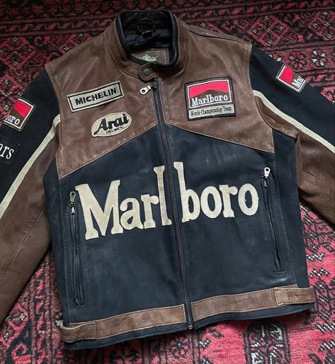 Aesthetic Jackets Vintage, Graphic Leather Jacket, Vintage Racing Jacket, Leather Jacket Vintage, Cool Fits, Cool Jackets, Dream Clothes, Retro Outfits, Vintage Jacket