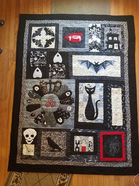 Weird Quilt Patterns, Skeleton Quilt Pattern, Gothic Quilt Pattern, Quilt Patterns Halloween, Halloween Patchwork Quilt, Spooky Quilt Patterns, Witchy Quilt Pattern, Gothic Quilt Ideas, Cemetery Quilt