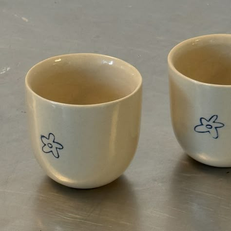 Mug Shapes Ceramics, Ceramic Pottery Handmade, Pottery Hand Made, Coffee Cup Ceramic, Pottery Mug Shapes, Cute Ceramics Ideas Projects, Pottery Espresso Cups, Ceramic Ideas Pottery, Espresso Cups Ceramic