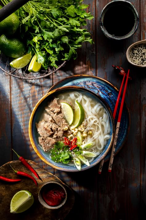 Gourmet Food Photography, Asian Food Photography, Vietnamese Beef, Vietnamese Soup, Chicken Pho, Vietnamese Pho, Pho Recipe, Viet Food, Beef Noodle Soup