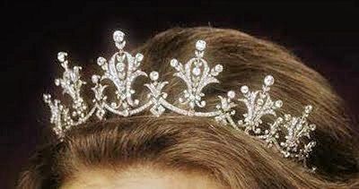 Festoon Tiara worn by Princess Anne Festoon Tiara, Aesthetic Crown, Autumn Phillips, British Crown Jewels, Royal Crown Jewels, Crown Aesthetic, Royal Crowns, Royal Tiaras, Beautiful Tiaras