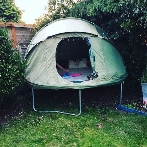 Trampoline Tent Cover, Garden Trampoline, Old Trampoline, Porch Fence, Toddler Tent, Trampoline Tent, Backyard Trampoline, Backyard Swings, Camping Inspiration