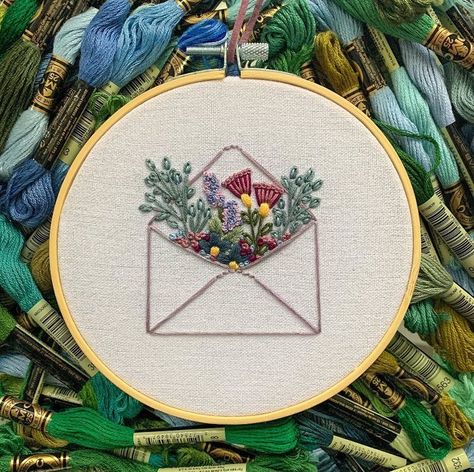 Where was it made? on Instagram: “? Made in Maine, USA 🇺🇸 📷: @hlesliedesign Totally in love with this artist’s creative embroidery styles and hoops.…” Envelope Embroidery, Artsy Hobbies, Flower Stitches, Mother's Day Embroidery, Needle Punching, Floral Envelope, Envelope Pattern, Hand Embroidery Patterns Flowers, Embroidery Materials