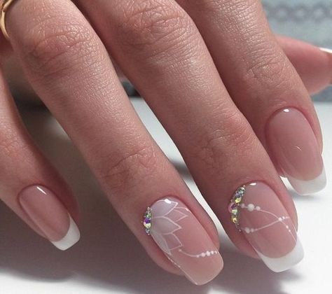 French con nail art sposa Wedding Nail Art Design, Nail Art Wedding, Bride Nails, Bridal Nails, Unique Nails, Beautiful Nail Art, Fancy Nails, Rhinestone Nails, Gorgeous Nails