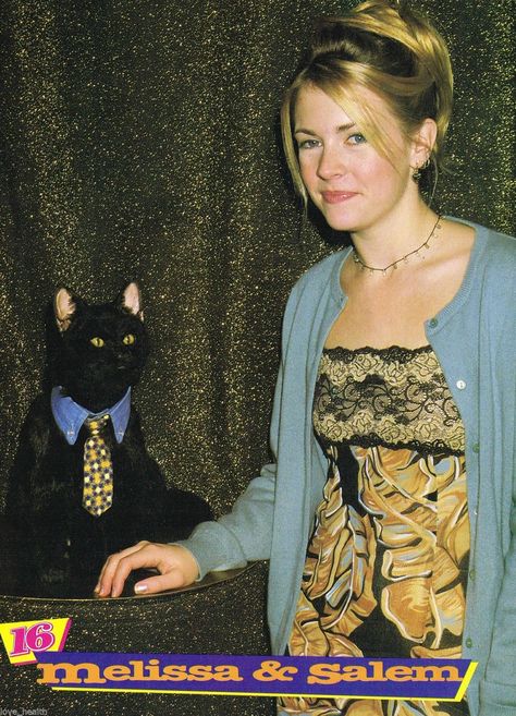 Melissa Joan Hart (16) Sabrina Costume, David Gallagher, Salem Cat, Famous Cats, Melissa & Joey, Joey Lawrence, Fashion 1990s, 2000s Girl, Melissa Joan Hart