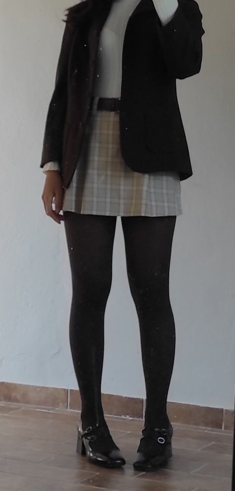 fall outfit inspiration dark academia school uniform aesthetic old money coquette rory gilmore gilmore girls inspired brown outfit school outfit inspo Dark Academia School Uniform, Dark Academia Uniform, Academia Uniform, Old Money Coquette, Money Coquette, Uniform Aesthetic, Dark Academia School, Aesthetic Old Money, Academia School