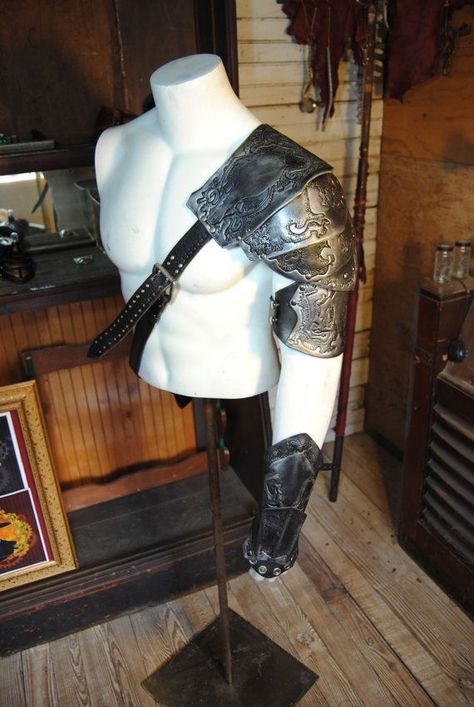 One Shoulder Armor, Skull Shoulder Armor, Skull Pauldron, Hip Armor, Costume Chevalier, Shoulder Armour, Shoulder Guard, Armor Tattoo, Costume Armour