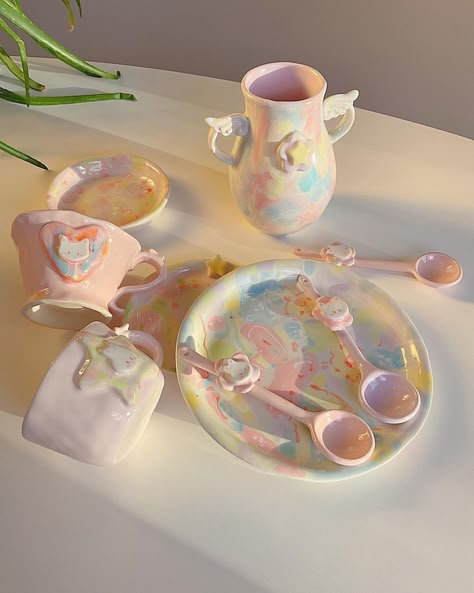 Coquette Ceramics, Aesthetic Tableware, Delicate Point Of View, Ceramics Aesthetic, Aesthetic Ceramics, Clay Art Ideas, Kawaii Kitchen, Cute Furniture, Tanah Liat