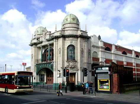 Closed cinemas in Kingston upon Hull - Wikipedia 60s Cinema, Hull England, Lecture Theatre, Kingston Upon Hull, East Yorkshire, British History, England Uk, Kingston, East Coast