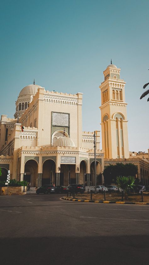 Vintage North Africa, Libyan Architecture, Libya Tripoli, Africa Countries, Benghazi Libya, African Photography, Arab Art, Queen Of Hearts Card, Tripoli Libya